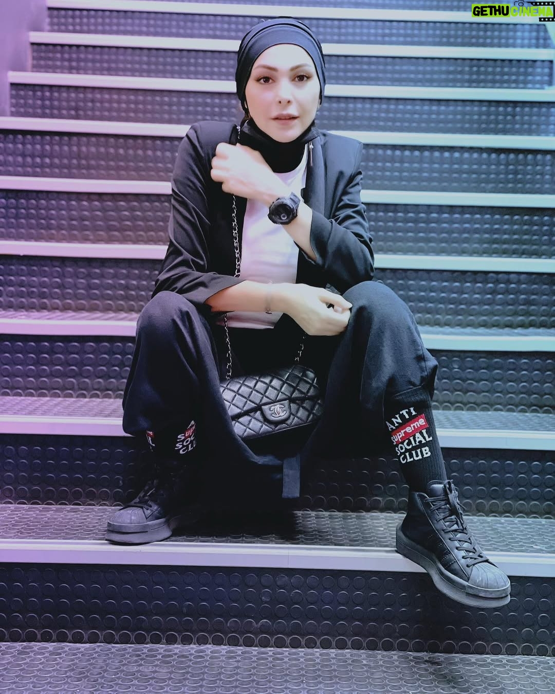 Amal Hijazi - 10.7K Likes - المسافة التي نبقيها بيننا وبين بعض البشر لا تعني الغرور ابداً بقدر ما تعني الرغبة في استمرار الإحترام ..