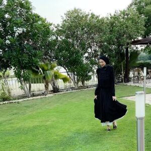 Amal Hijazi Instagram - التوكل؛ يعنى الثقة فى الله وتفويض كل أمر اليه وعدم التوكل على الغير فى عمل شىء ما ،وقد ذكر التوكل كثير فى القرآن الكريم ، قال تعالى “ومن يتوكل على الله فهو حسبه”،ولذلك فيجب معرفة أن التوكل على الله بصدق النية وقلبآ مطمئن أنه سيكون قادرآ على أن يتولى كل أمر من أمور حياتك .
