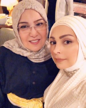 Amal Hijazi Instagram - I miss my friends ❤️i miss lebanon 🇱🇧 @boutiqueamal @ranialoutfij @maikaboutik ❤️❤️