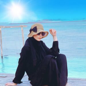 Amal Hijazi Instagram - نحن نبحث عن السعادة بعمق ،ثمّ نحدها في ابسط الأشياء ..
#جعل_الله_ايامكم_سعادة