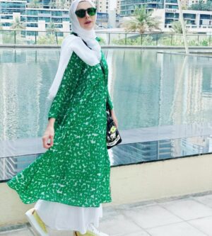 Amal Hijazi Instagram - مع اشراقة كل شمس يبعث الله الأمل في النفوس فتتغير أحولنا ..
صباح الخير..