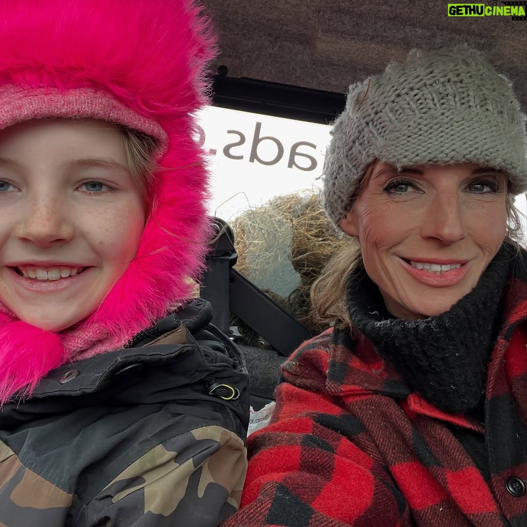 Amanda Owen - 21.4K Likes - A busy, chaotic and disorderly day on the farm.
π π πΆ π πΆ π π ππππππππππππππππ«ππͺΏπΆπΆπΆπππ
What else could it ever be ? π
A perfect Mothers Day for an imperfect mother. ππΌ π§βπΎ
#yorkshire #shepherdess #farm #mothersday #mother #children #family #nevergiveup #keepgoing