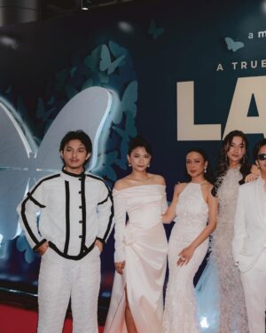Amanda Rawles Instagram - The Gala Premiere for LAURA was truly unforgettable 💫

I am beyond grateful to everyone who helped bring this film to life. Never before have I felt so deeply connected to a character. Playing Laura was not just an acting experience, it was a profound life lesson, reminding me that the stories we tell reflect something far greater.

Laura has touched me in ways words can’t fully express, and I hope she inspires you just as deeply. This film carries a message of love, warmth, and compassion, never intended to provoke hatred.

I’d like to extend my deepest gratitude to Laura’s family, whose strength and support made this journey possible! @edlngretairen @ameilia.anna 

Semoga film ini bisa sedikit mengobati rasa rindu kalian kepada Laura 🦋🤍🌈✨ 

#12September2024