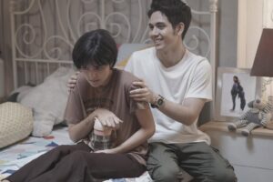 Amanda Rawles Instagram - Satu kata yang mewakili perasaan kalian saat nonton film Laura? ✨🦋
