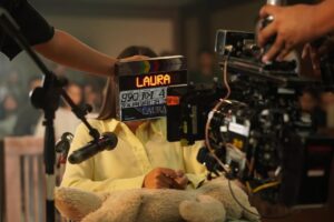 Amanda Rawles Instagram - Satu kata yang mewakili perasaan kalian saat nonton film Laura? ✨🦋