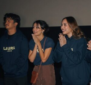 Amanda Rawles Instagram - Terimakasih buat yang sudah ikut meramaikan setiap kota! Kemana lagi ya? 🙌🏻
.
.
#FilmLaura #SedangTayang