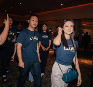 Amanda Rawles Instagram - Terimakasih buat yang sudah ikut meramaikan setiap kota! Kemana lagi ya? 🙌🏻
.
.
#FilmLaura #SedangTayang