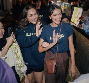 Amanda Rawles Instagram - Terimakasih buat yang sudah ikut meramaikan setiap kota! Kemana lagi ya? 🙌🏻
.
.
#FilmLaura #SedangTayang