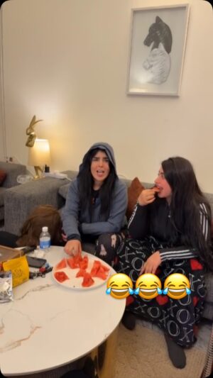 Amani Alaa Instagram - خو ممبينه امه؟؟😂

#امك_تحت_الترابيزه 
#امي_فين_يا_ريهام
