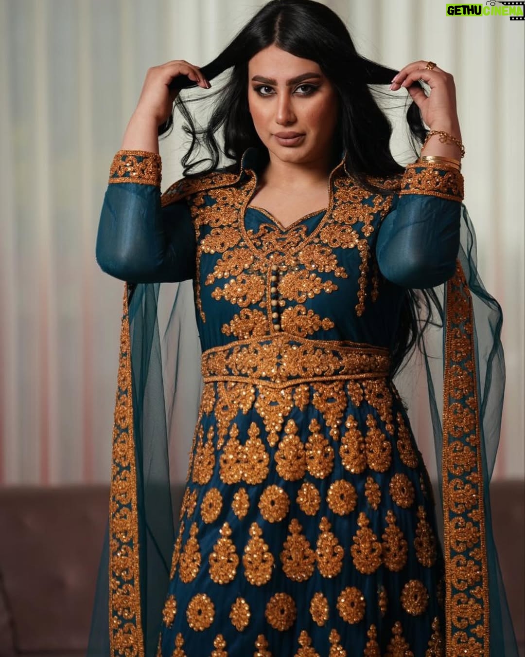 Amani Alaa - 9.8K Likes - تفسيرنا الخاطئ لمفهوم عزة النفس تجعل الفرص الثمينة هباءً منثوراً والاعتذار أمراً محظوراً.
تصوير الصديق الغالي
@ali.mohamed8
💎💎💎
ازياء ملك الازياء الخليجيه
@al_shikha_fashion
💎💎💎
لوكيشن وميك اب وشعر
الصديقه العزيزه
@marwh_alhamd