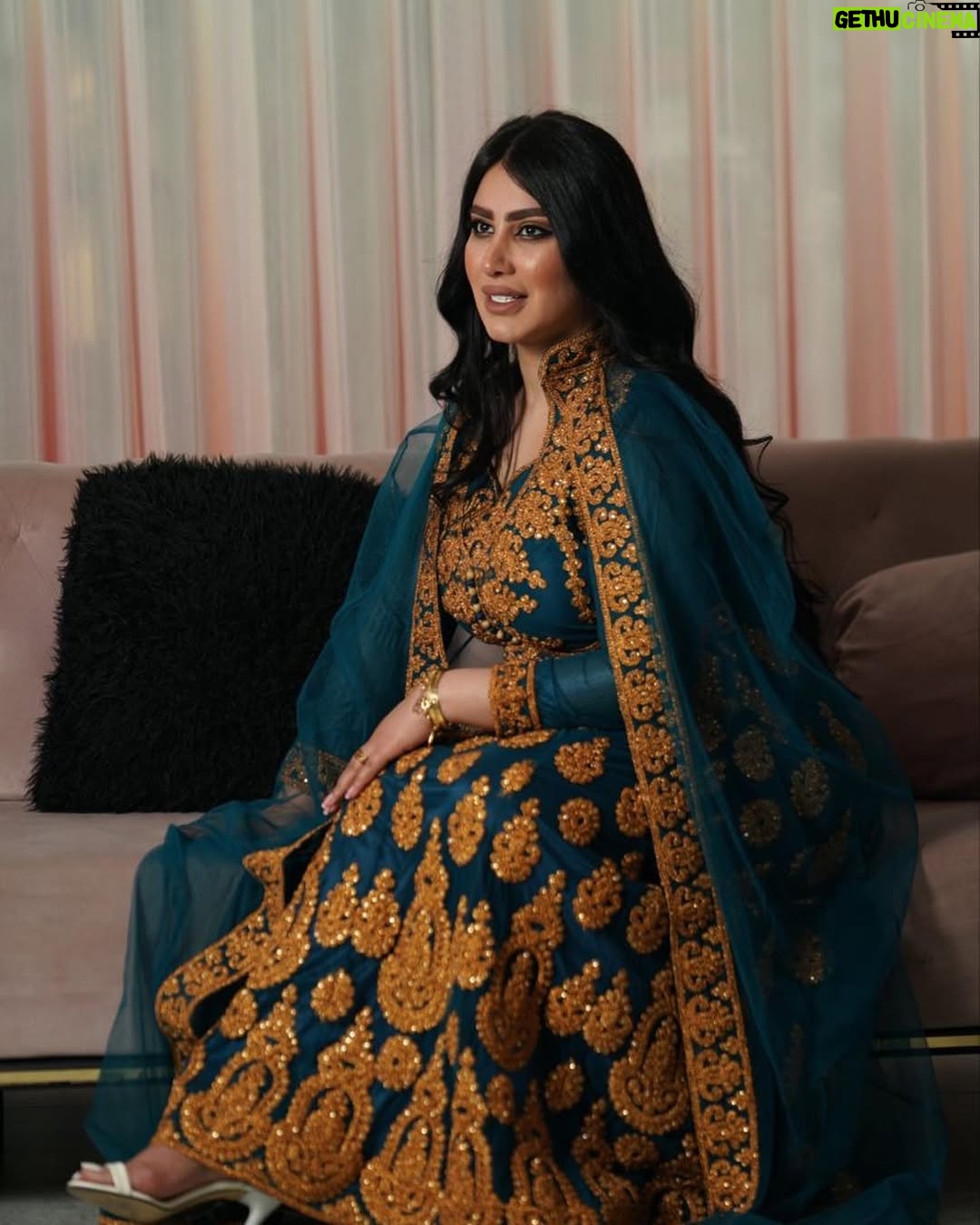 Amani Alaa - 9.8K Likes - تفسيرنا الخاطئ لمفهوم عزة النفس تجعل الفرص الثمينة هباءً منثوراً والاعتذار أمراً محظوراً.
تصوير الصديق الغالي
@ali.mohamed8
💎💎💎
ازياء ملك الازياء الخليجيه
@al_shikha_fashion
💎💎💎
لوكيشن وميك اب وشعر
الصديقه العزيزه
@marwh_alhamd