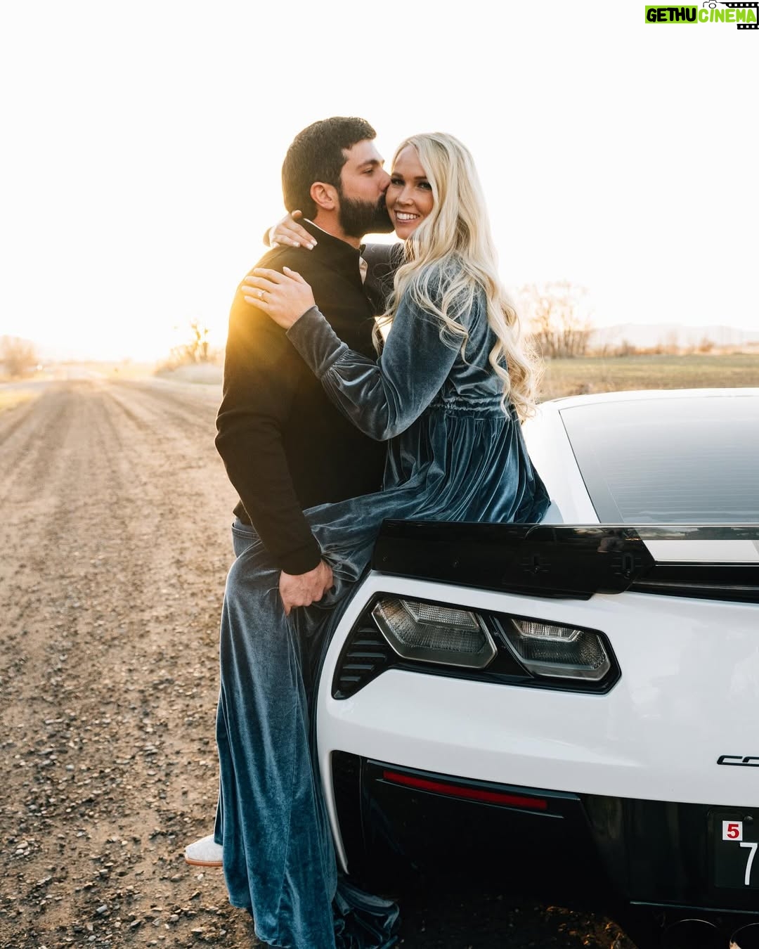 Amberley Snyder - 10K Likes - 💍 30 day countdown 💍
📸 @laurenandersonphoto
#amberleysnyder #fairytalewedding #2025bride #mrscleveland