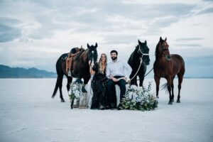 Amberley Snyder Instagram - 💟 My Boys 💟

📸 @laurenandersonphoto 

#amberleysnyder #walkriderodeo #fairytalewedding #tinktink #atppower #frenchopen #legacy #2025bride