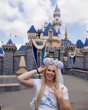 Amberley Snyder Instagram - 💍 Bride to Be with the best girls I could ask for!! 💕

#amberleysnyder #walkriderodeo #fairytalewedding #2025bride #disneybride