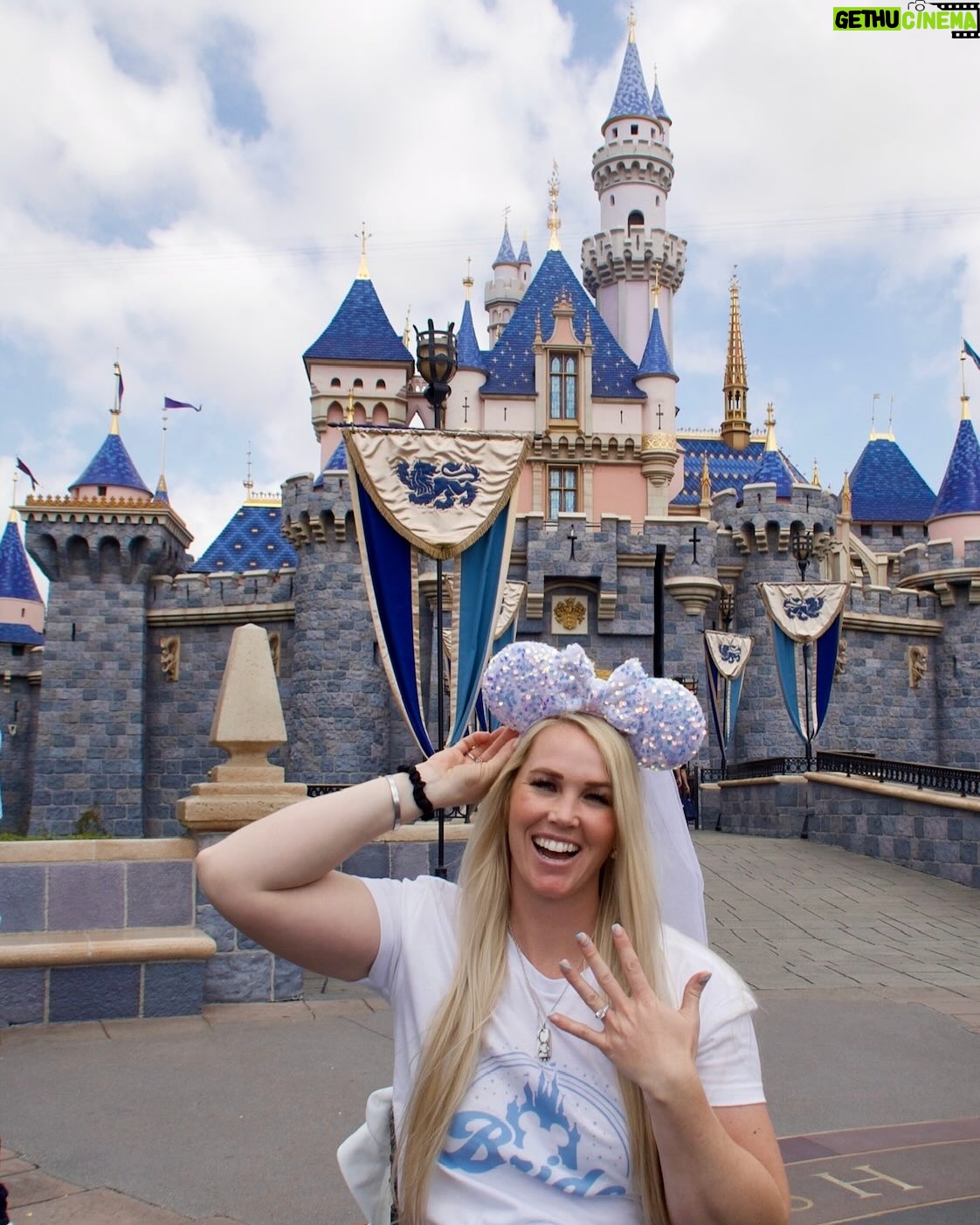 Amberley Snyder - 17.6K Likes - 💍 Bride to Be with the best girls I could ask for!! 💕
#amberleysnyder #walkriderodeo #fairytalewedding #2025bride #disneybride