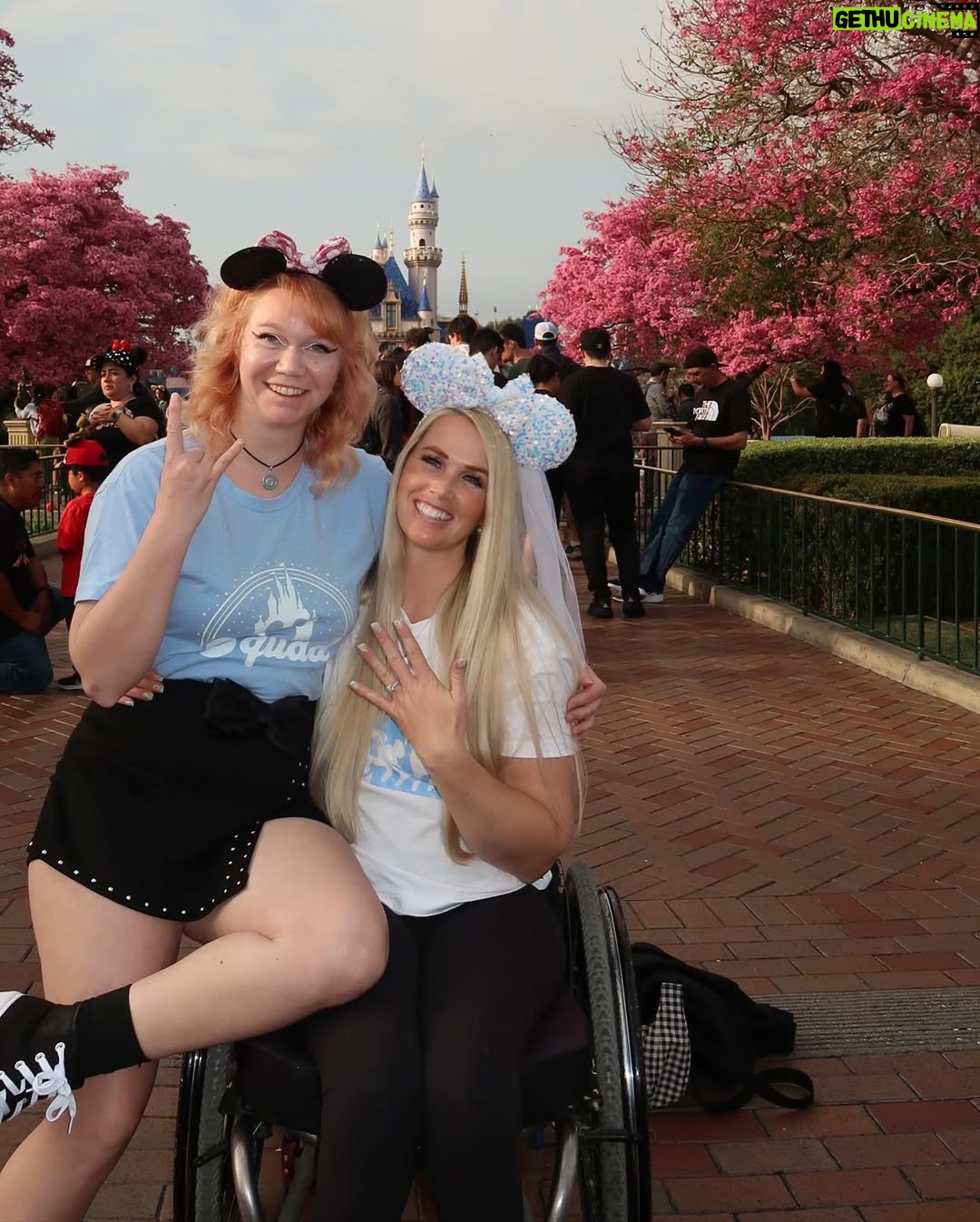 Amberley Snyder - 17.6K Likes - 💍 Bride to Be with the best girls I could ask for!! 💕
#amberleysnyder #walkriderodeo #fairytalewedding #2025bride #disneybride
