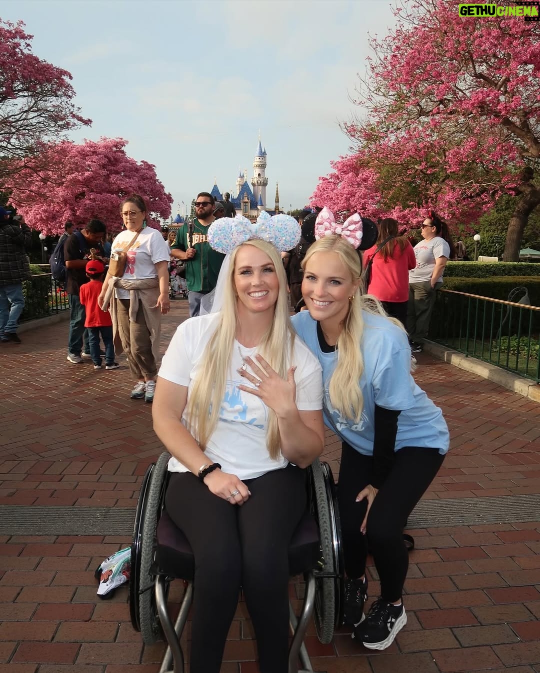 Amberley Snyder - 17.6K Likes - 💍 Bride to Be with the best girls I could ask for!! 💕
#amberleysnyder #walkriderodeo #fairytalewedding #2025bride #disneybride