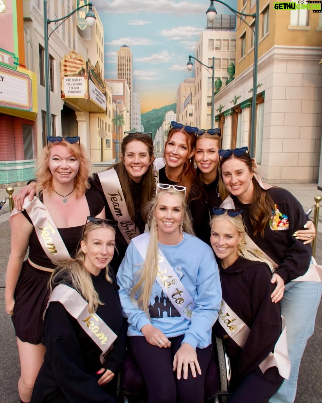 Amberley Snyder - 17.6K Likes - 💍 Bride to Be with the best girls I could ask for!! 💕
#amberleysnyder #walkriderodeo #fairytalewedding #2025bride #disneybride