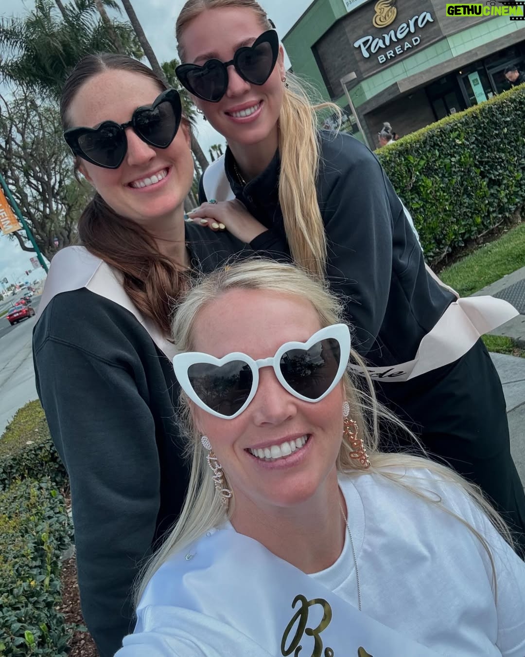 Amberley Snyder - 17.6K Likes - 💍 Bride to Be with the best girls I could ask for!! 💕
#amberleysnyder #walkriderodeo #fairytalewedding #2025bride #disneybride