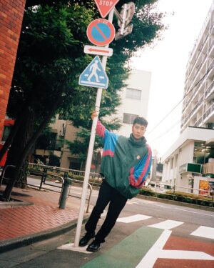 Ami Oonuki Instagram - 藤井隆さん、お誕生日おめでとうございます‼️わたしのおもらししそうなくらいの爆笑のそばには、いつも貴方がいます☺️ 貴方のおかげでロイヤルホストに行く頻度が増しました！これからも末永く仲良くしてください！
#藤井隆さん #slendarierecord #happybirthday #載せれない写真もあるけど #節目節目で楽しい時間をいただいてます #1枚目はご自分で加工なさったお写真 #他所の現場の堂島くんに宛てたaikoのお花を抱えて華やかなのでこれにしました #2枚目はROMPUSのモデルをやっていただいた時のお写真にわたしがぬいぐるみメイク施させていただきました #3枚目もモデルさん #4枚目はPUFFYと共演いただいた番組にてマイクを添えてパチリ📸 #5枚目はてるきんこと後藤輝基さんのライブにてアクスタを気取ってみました #ソフトフォーカス #6枚目は水谷千重子先生の舞台に御崎進先生がご出演なさる時に応援グッズとして作ったTシャツ #7枚目は確か火鍋をお召し上がりになってお鍋の蒸気でオードリーヘプバーン爆誕致しました #ポンパドール #8枚目はアプリが壁にしか反応しなかった時の模様です #9枚目は拝借したお写真ですが大好きなお二人の最高の一枚です #HOTHOTGIRLS