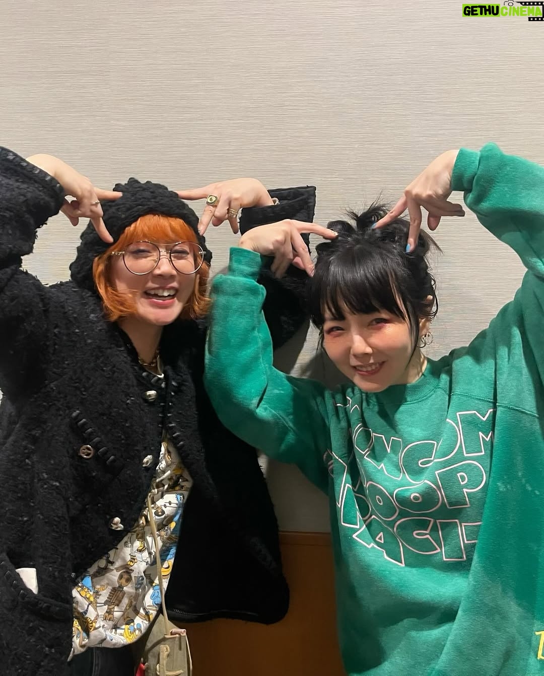 Ami Oonuki - 15.2K Likes - ちゃっかり行ってたaikoのライブ❣️ 相変わらずの体力と声量…と思うけど、相変わらずって思わせるにはものすごい努力と気力が必要なんだよな☺️ aikoのライブ観ると、明日から…いや家帰ったらがんばろ!って思う何かがあるよな🤓 楽しかったしめっちゃ笑った!活力〜‼️
#puffy #puffyamiyumi #aiko #aikoも妖怪だよね #変わらないどころか進化してる気がする #背も若干伸びたような… #いや伸びてないか #あいことあみこ #2人合わせて3メートル強 #aikoにも変なピースさせた #そしてグッズの可愛いふわふわポーチ #aikoはいつでも優しい #誰にでも可愛い #すごく愛おしい #そんなふうに思わせてくれる #そんなaikoで #聴いてください #シネマ