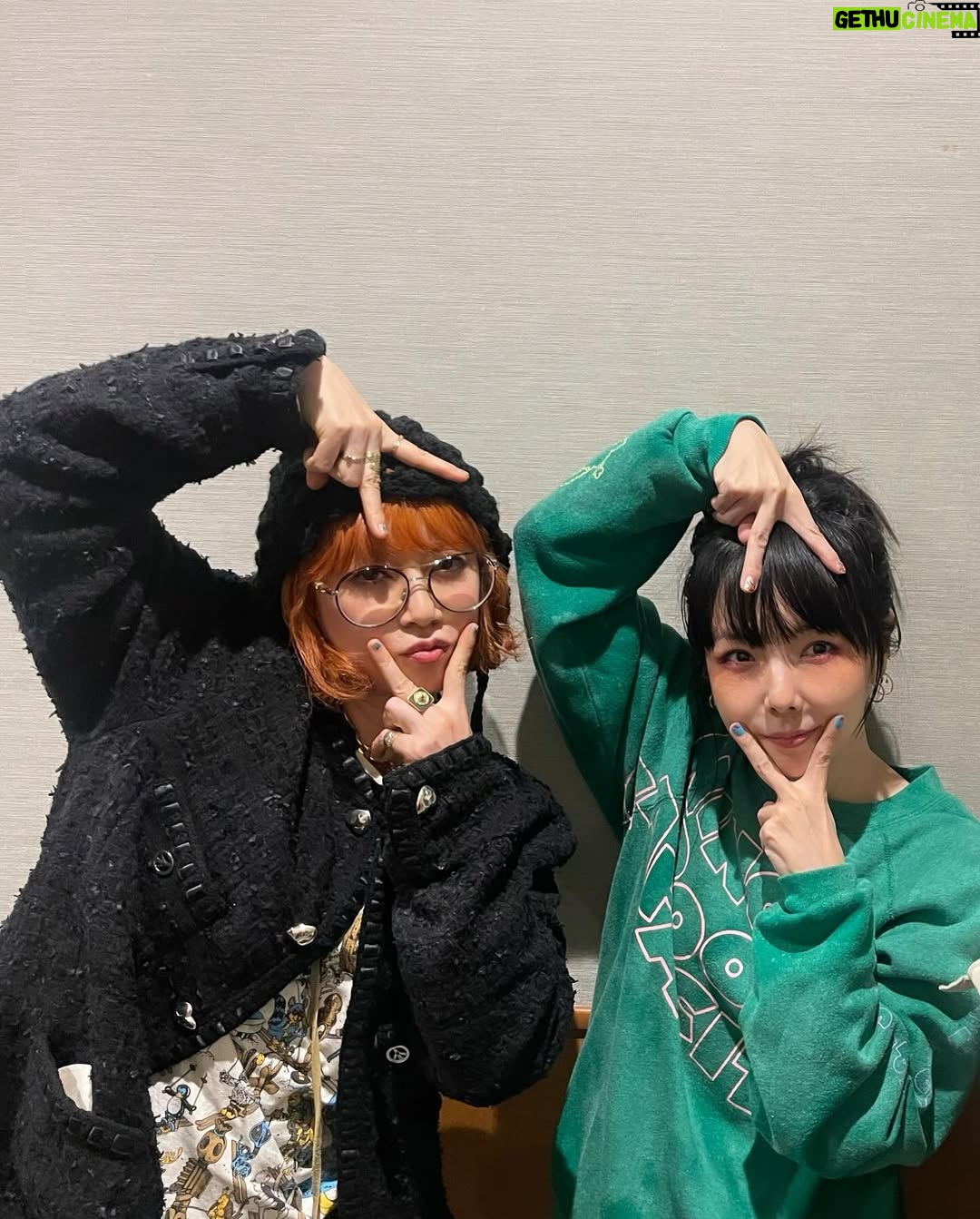 Ami Oonuki - 15.2K Likes - ちゃっかり行ってたaikoのライブ❣️ 相変わらずの体力と声量…と思うけど、相変わらずって思わせるにはものすごい努力と気力が必要なんだよな☺️ aikoのライブ観ると、明日から…いや家帰ったらがんばろ!って思う何かがあるよな🤓 楽しかったしめっちゃ笑った!活力〜‼️
#puffy #puffyamiyumi #aiko #aikoも妖怪だよね #変わらないどころか進化してる気がする #背も若干伸びたような… #いや伸びてないか #あいことあみこ #2人合わせて3メートル強 #aikoにも変なピースさせた #そしてグッズの可愛いふわふわポーチ #aikoはいつでも優しい #誰にでも可愛い #すごく愛おしい #そんなふうに思わせてくれる #そんなaikoで #聴いてください #シネマ