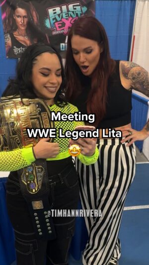 Amy Dumas Instagram - Meeting WWE Legend Lita 🤩
•
@machetegirl @therealelijas 💚
#WWE #Lita #SubwayMania
