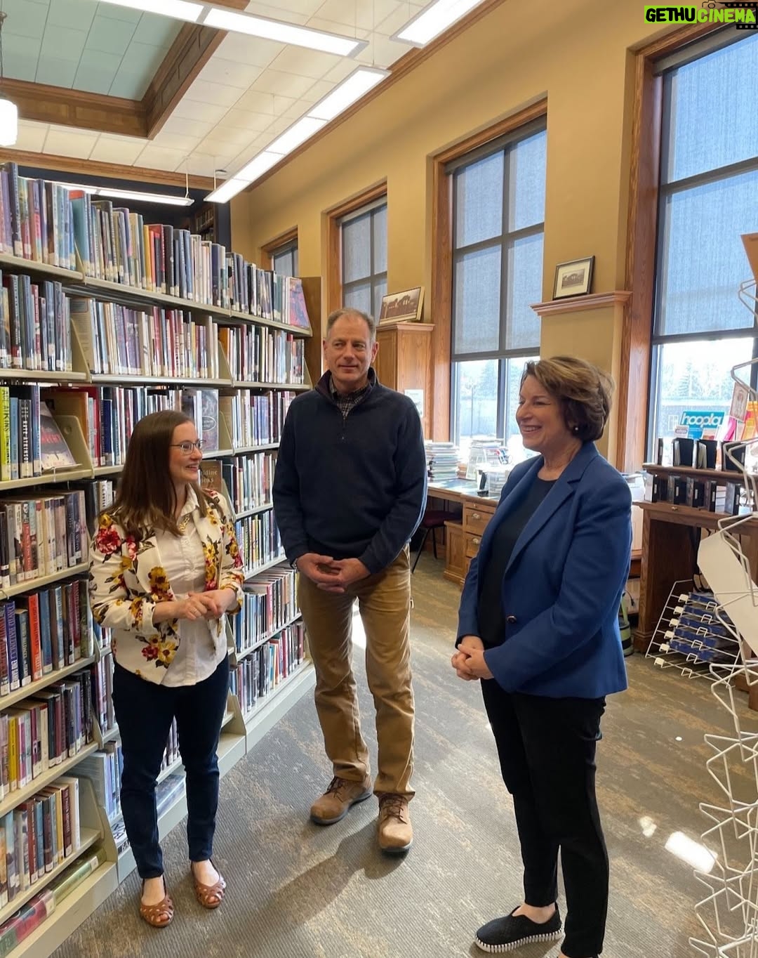 Amy Klobuchar - 3K Likes - Stop 4 of my 19 county rural tour: Grant County.
I met with local leaders at the Elbow Lake Library to discuss the economy and what we need to do to make sure that our rural areas can thrive.