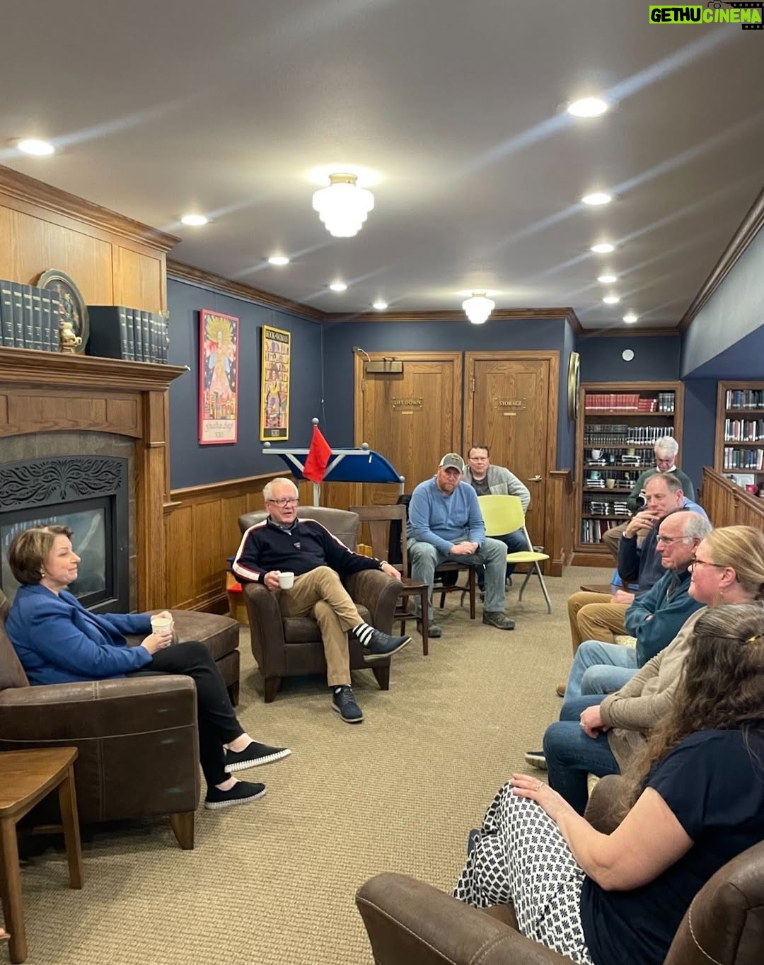 Amy Klobuchar - 3K Likes - Stop 4 of my 19 county rural tour: Grant County.
I met with local leaders at the Elbow Lake Library to discuss the economy and what we need to do to make sure that our rural areas can thrive.
