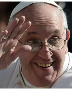 Ana Botafogo Instagram - Esta foto eterniza o momento marcante que presenciei com o Papa Francisco no Teatro Municipal do Rio de Janeiro. Esse gesto que simboliza amor e compaixão, ele sempre demonstrou para as crianças e os vulneráveis. Essa criança, minha amiga, foi abençoada por ele. O papa nos ensinou a viver os valores do Evangelho sempre com coragem, amor e fidelidade. O mundo perdeu um líder. Popular, humilde, instigador e incentivador dos jovens. Ele trouxe humanização ao seu pontificado. Meu respeito e admiração a este líder maior da igreja católica. Que sua memória continue a nos guiar e inspirar. Papa Francisco olhai por nós!