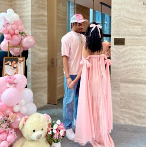 Ana Giulia Zortea Instagram - first of many celebrations for my babygirl, so thankful for everyone who showed us so much love 🩷 primeira de muitas celebrações pra nossa neném 🎀