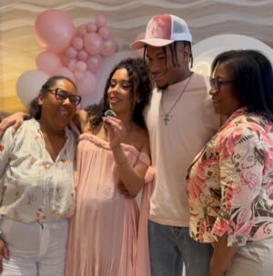 Ana Giulia Zortea Instagram - first of many celebrations for my babygirl, so thankful for everyone who showed us so much love 🩷 primeira de muitas celebrações pra nossa neném 🎀