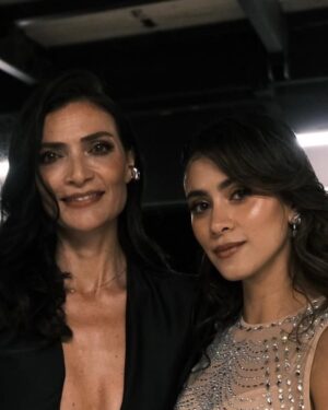 Ana Maria Orozco Instagram - Hoy quiero decir GRACIAS, así, con mayúsculas.

Fernando Gaitán, por tu genio y talento. A muchos nos cambiaste la vida.
Te extrañamos.

Mario Ribero, por darle vida a este universo de Betty. Tu guía siempre nos acompaña.

Gracias a todas y todos mis compañeros de elenco (son increíbles!) y a todo el equipo enorme y talentoso de detrás de cámaras que hicieron posible este viaje hermoso.

Gracias @estudiosrcn por esta súper producción,
Juan Pablo Posada, Ana Maria Londoño, Jose Antonio de Brigard
 @yaligiordanelli / Mauricio Cruz, @danielsalgadolara, @arca_casting_acting Alberto Rodríguez, Marcela Vazquez.
Gracias @primevideolat, Camila Misas, Laura Wils, Javiera Balmaceda.
Gracias @jeabello , Giogi! @martabetoldi ñ/
Pucheros y equipo.

Gracias totales @agenciavannelli (Ale y Sol) por acompañarme y cuidarme siempre.

Gracias a todos los que nos acompañaron a celebrar esta noche tan especial; a mi familia, a mis amigos y colegas tan queridos. 

GRACIAS, Betty ♥️.