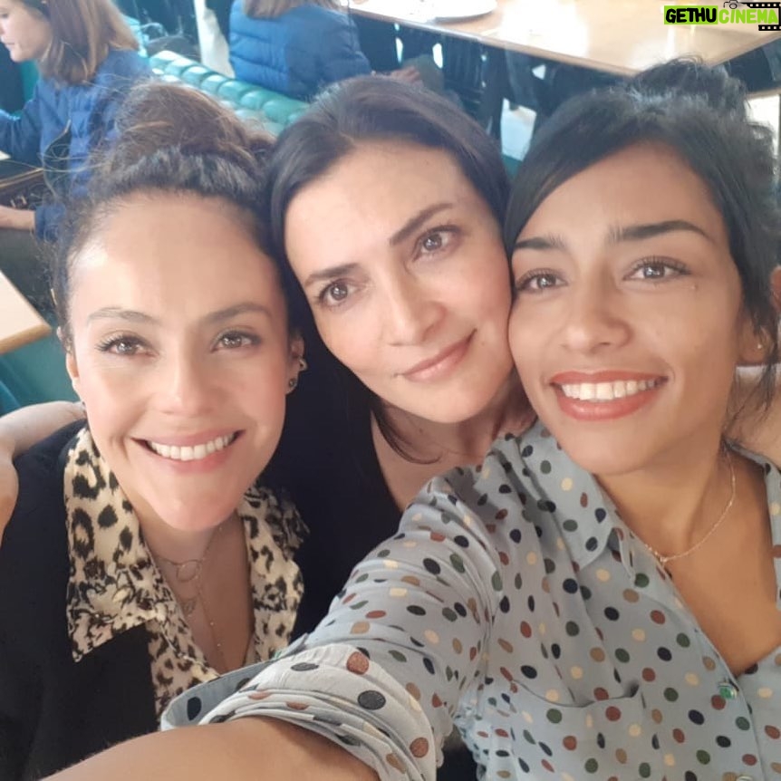 Ana Maria Orozco - 24.3K Likes - Qué lindo encuentro!!! Con estas hermosuras @adytapaz @lacrispetica ❤️❤️❤️
Gracias!!!
