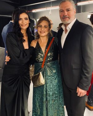 Ana Maria Orozco Instagram - Hoy quiero decir GRACIAS, así, con mayúsculas.

Fernando Gaitán, por tu genio y talento. A muchos nos cambiaste la vida.
Te extrañamos.

Mario Ribero, por darle vida a este universo de Betty. Tu guía siempre nos acompaña.

Gracias a todas y todos mis compañeros de elenco (son increíbles!) y a todo el equipo enorme y talentoso de detrás de cámaras que hicieron posible este viaje hermoso.

Gracias @estudiosrcn por esta súper producción,
Juan Pablo Posada, Ana Maria Londoño, Jose Antonio de Brigard
 @yaligiordanelli / Mauricio Cruz, @danielsalgadolara, @arca_casting_acting Alberto Rodríguez, Marcela Vazquez.
Gracias @primevideolat, Camila Misas, Laura Wils, Javiera Balmaceda.
Gracias @jeabello , Giogi! @martabetoldi ñ/
Pucheros y equipo.

Gracias totales @agenciavannelli (Ale y Sol) por acompañarme y cuidarme siempre.

Gracias a todos los que nos acompañaron a celebrar esta noche tan especial; a mi familia, a mis amigos y colegas tan queridos. 

GRACIAS, Betty ♥️.