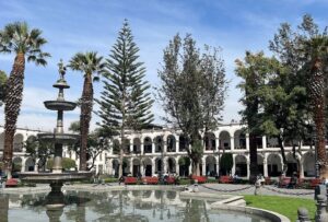 Ana Maria Orozco Instagram - Días inolvidables en la bella Arequipa🇵🇪 Con mi @saldelsol ♥️

@elarbolmashermosodelmundo