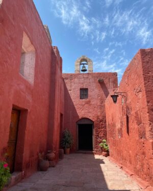 Ana Maria Orozco Instagram - Visita al impresionante Monasterio de Santa Catalina, en Arequipa, con @anaorozcoof ❤️
Inolvidable.