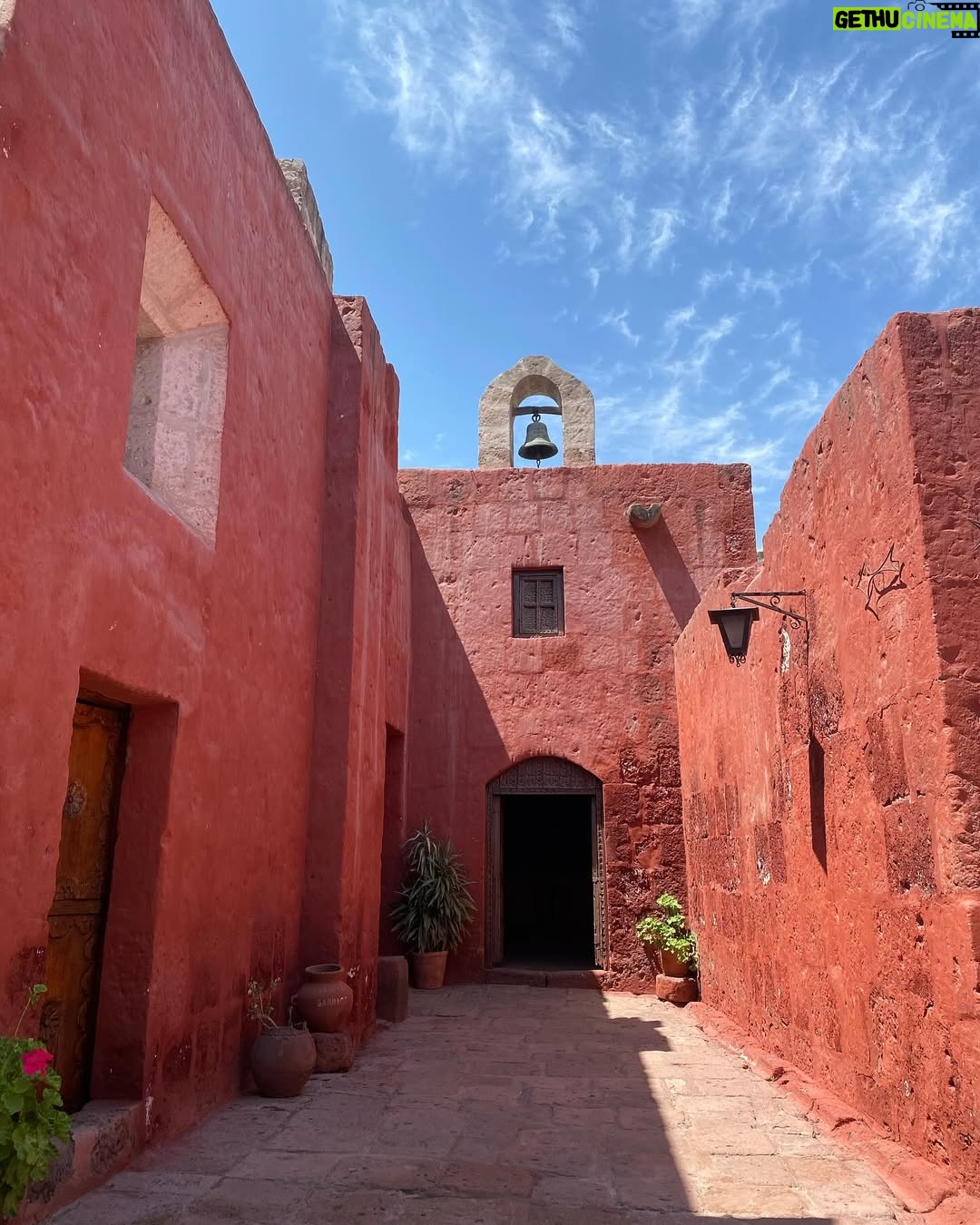 Ana Maria Orozco - 25.9K Likes - Visita al impresionante Monasterio de Santa Catalina, en Arequipa, con @anaorozcoof ❤️
Inolvidable.
