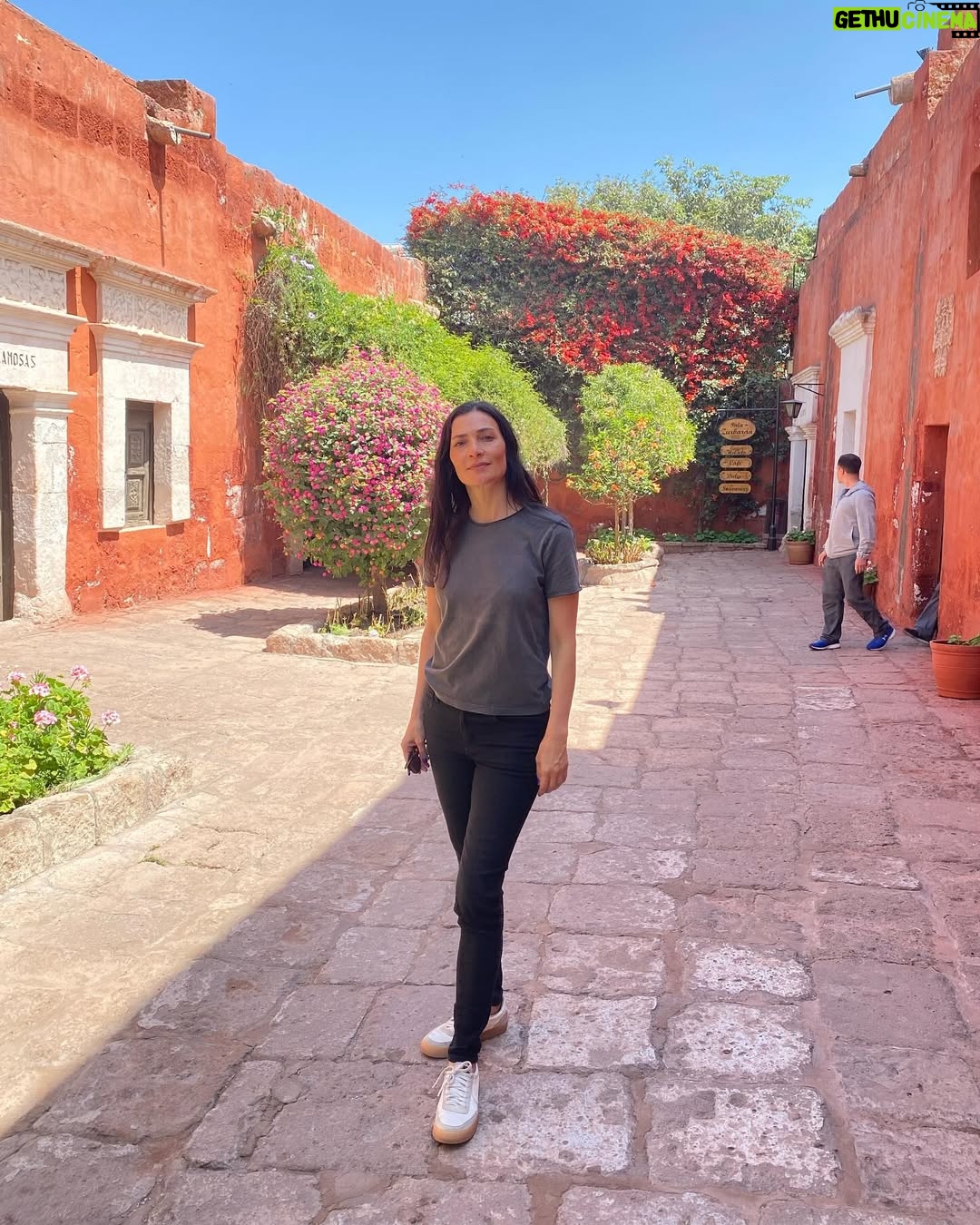 Ana Maria Orozco - 25.9K Likes - Visita al impresionante Monasterio de Santa Catalina, en Arequipa, con @anaorozcoof ❤️
Inolvidable.