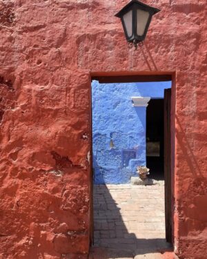 Ana Maria Orozco Instagram - Visita al impresionante Monasterio de Santa Catalina, en Arequipa, con @anaorozcoof ❤️
Inolvidable.