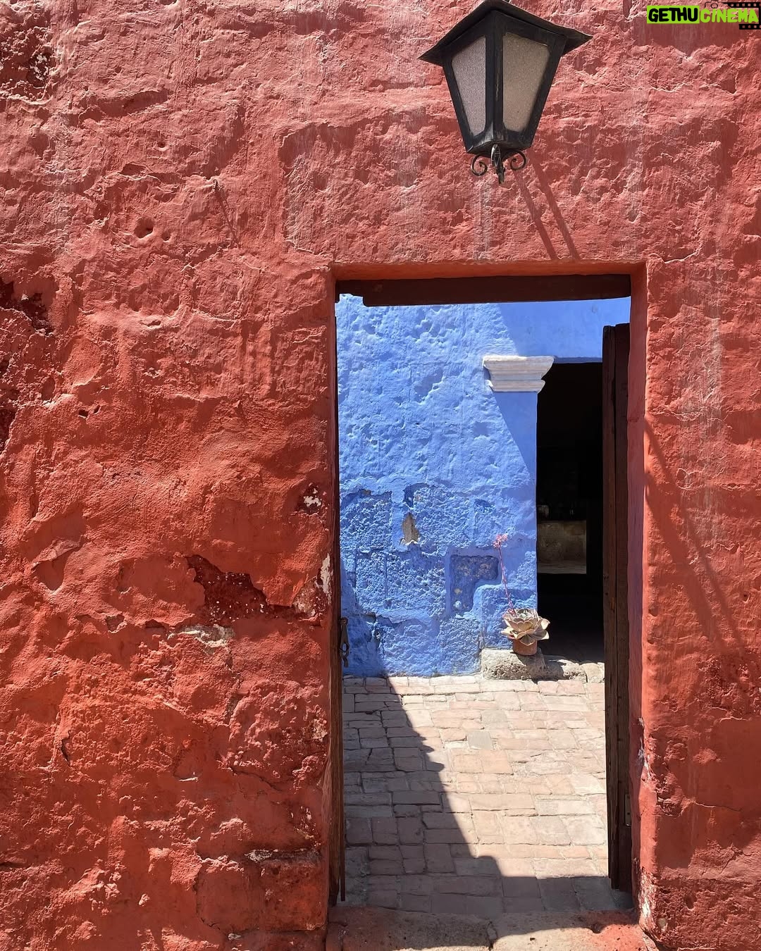 Ana Maria Orozco - 25.9K Likes - Visita al impresionante Monasterio de Santa Catalina, en Arequipa, con @anaorozcoof ❤️
Inolvidable.