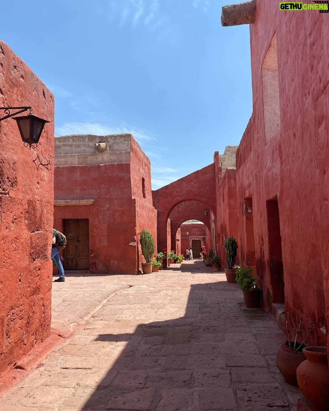 Ana Maria Orozco - 25.9K Likes - Visita al impresionante Monasterio de Santa Catalina, en Arequipa, con @anaorozcoof ❤️
Inolvidable.