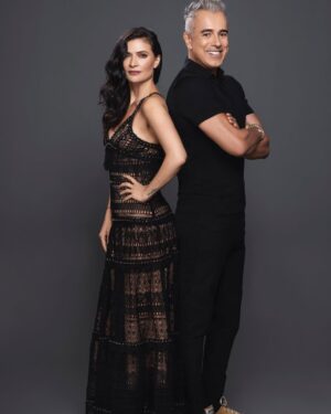 Ana Maria Orozco Instagram - Betty la fea llegará a Prime Video en el 2024 ♥️ 
@primevideolat 

@jeabello 
@canalrcn 

@hernanpuentes/ Fotos
@alejandrodelgado629/ Maquillaje y peinado
@pausan2015/ Styling 

@agenciavannelli ✨