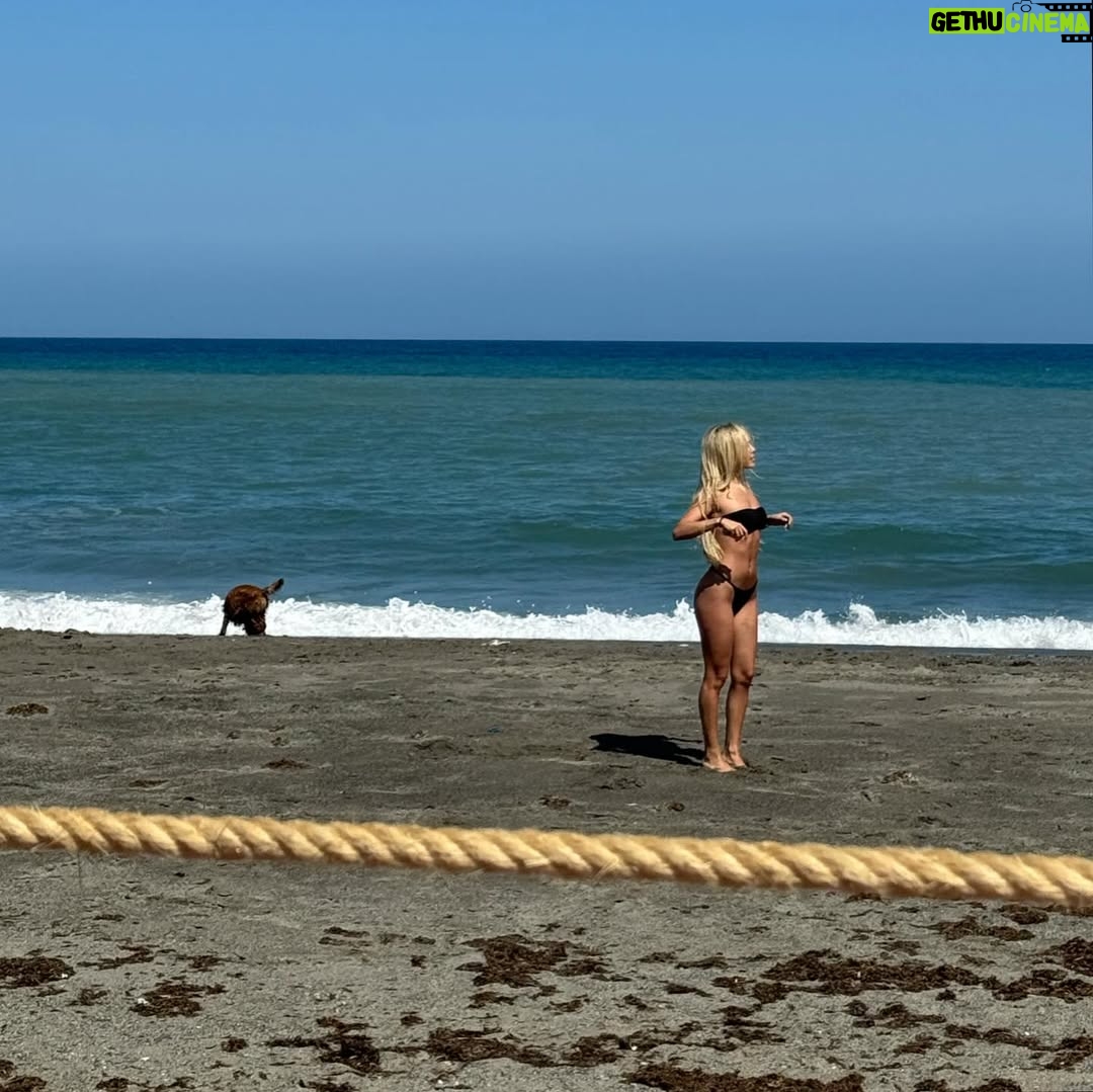 Ana Mena - 141.1K Likes - Escapada express
@ceciliags________ me hizo un shooting playero con Bonny :)