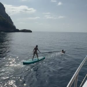 Ana Mena Instagram - Celebrando el millón de carita triste en yt y el debut en spotiiiiii ✨🛥️🌞🌊🥹 Estoy tan tan feliz! Gracias de corazón por esto, me encanta que os esté gustando :) Desde dónde la escuchas??? Te leo!