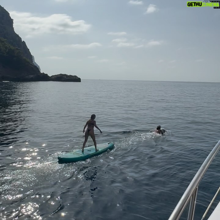Ana Mena - 146K Likes - Celebrando el millón de carita triste en yt y el debut en spotiiiiii ✨🛥️🌞🌊🥹 Estoy tan tan feliz! Gracias de corazón por esto, me encanta que os esté gustando :) Desde dónde la escuchas??? Te leo!
