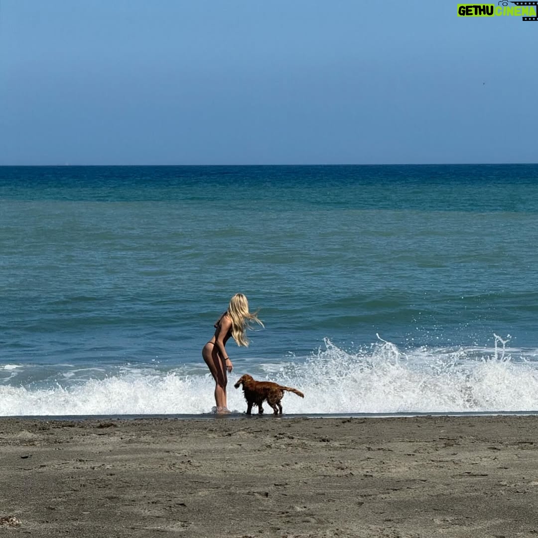 Ana Mena - 141.1K Likes - Escapada express
@ceciliags________ me hizo un shooting playero con Bonny :)