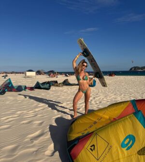 Ana Paula Minerato Instagram - 1º de Março 
aniversário do Rio de Janeiro 460 anos☀️🌴

Segunda capital do Brasil 
nossa eterna Brasília(1763-1960) 🇧🇷

E que data mais que especial pra celebrar esse aniversário, com nosso carnaval tão lindo e especial e INTERNACIONAL, patrimônio nacional ❤️
