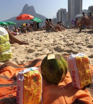 Ana Paula Minerato Instagram - 1º de Março 
aniversário do Rio de Janeiro 460 anos☀️🌴

Segunda capital do Brasil 
nossa eterna Brasília(1763-1960) 🇧🇷

E que data mais que especial pra celebrar esse aniversário, com nosso carnaval tão lindo e especial e INTERNACIONAL, patrimônio nacional ❤️