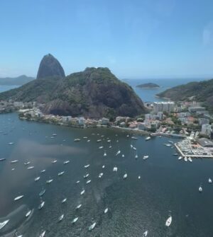 Ana Paula Minerato Instagram - 1º de Março 
aniversário do Rio de Janeiro 460 anos☀️🌴

Segunda capital do Brasil 
nossa eterna Brasília(1763-1960) 🇧🇷

E que data mais que especial pra celebrar esse aniversário, com nosso carnaval tão lindo e especial e INTERNACIONAL, patrimônio nacional ❤️